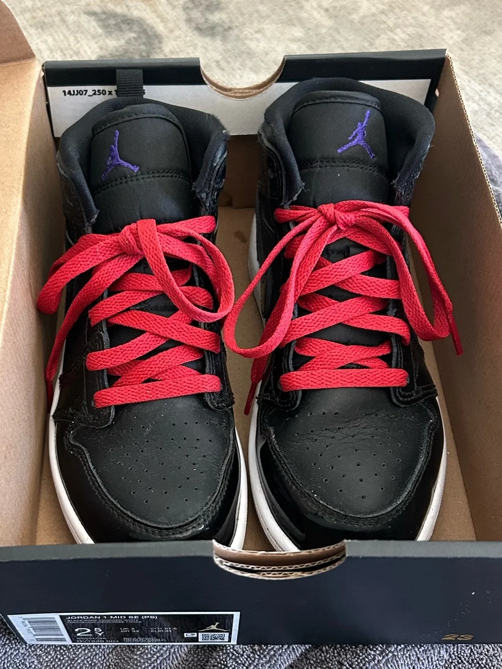 Boys’ Jordan 1 Mid SE Black High-Top Sneakers with Red Laces in 2.5